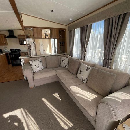 6 Berth Caravan With Decking At Manor Park In Hunstanton Ref 23017H Exterior photo