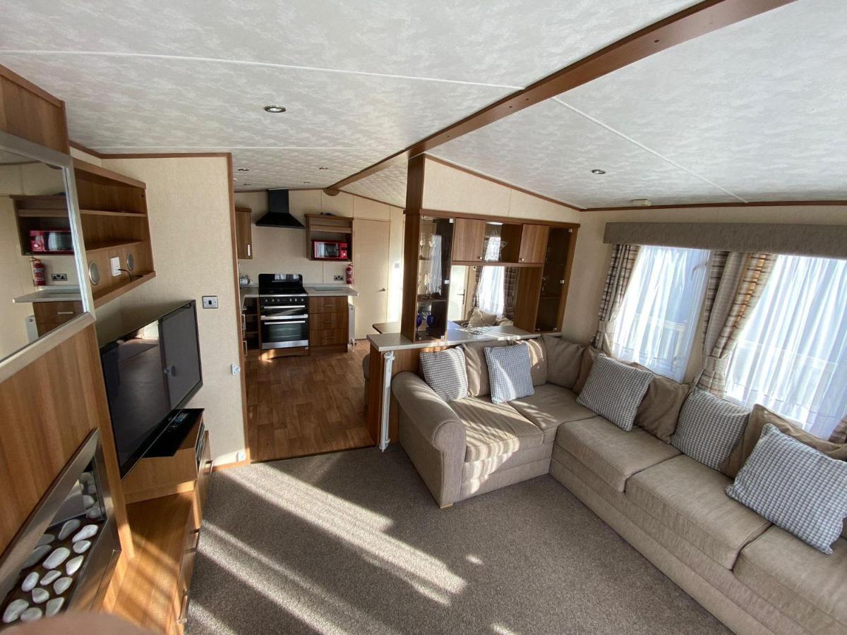 6 Berth Caravan With Decking At Manor Park In Hunstanton Ref 23017H Exterior photo
