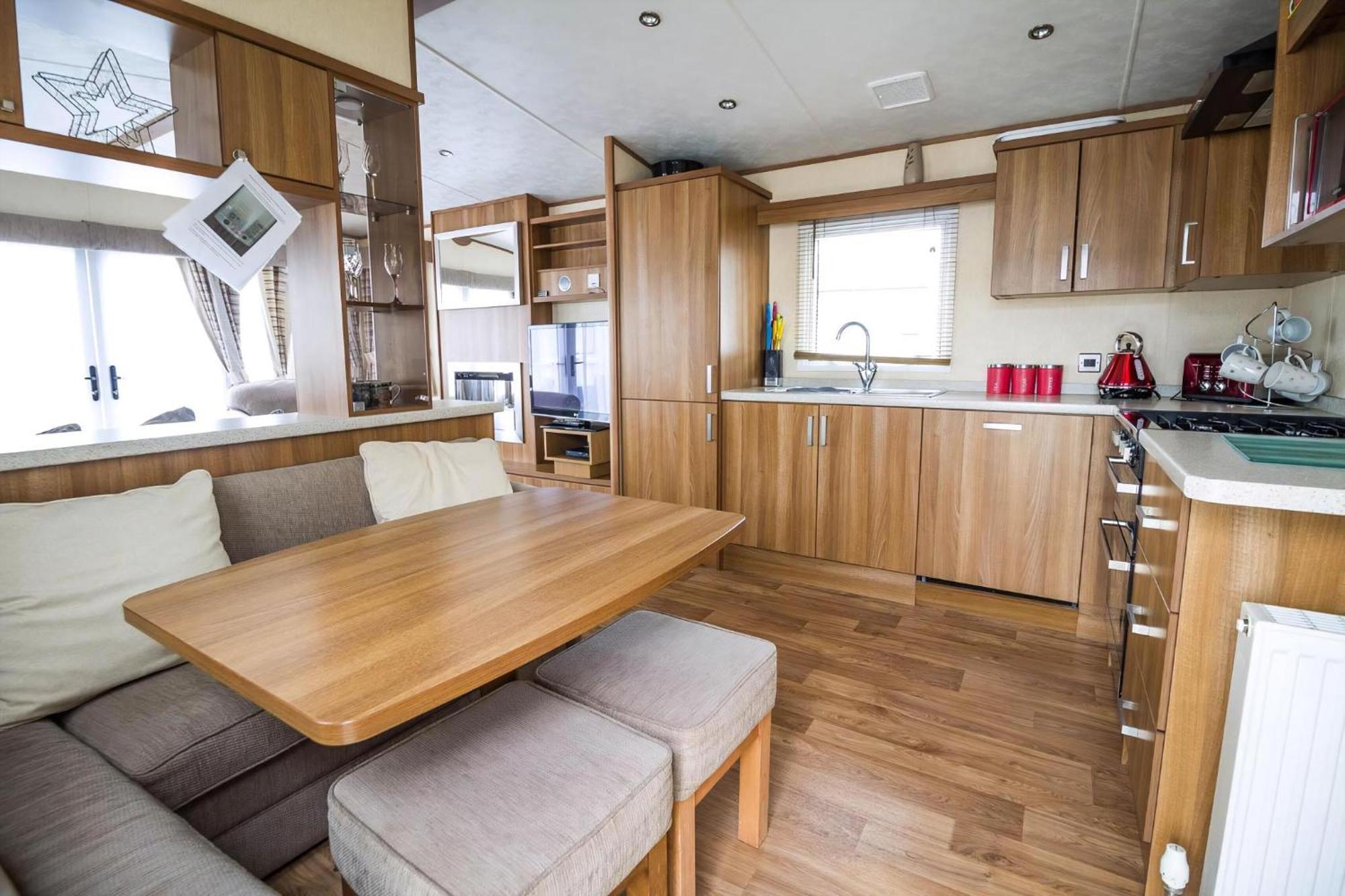 6 Berth Caravan With Decking At Manor Park In Hunstanton Ref 23017H Exterior photo