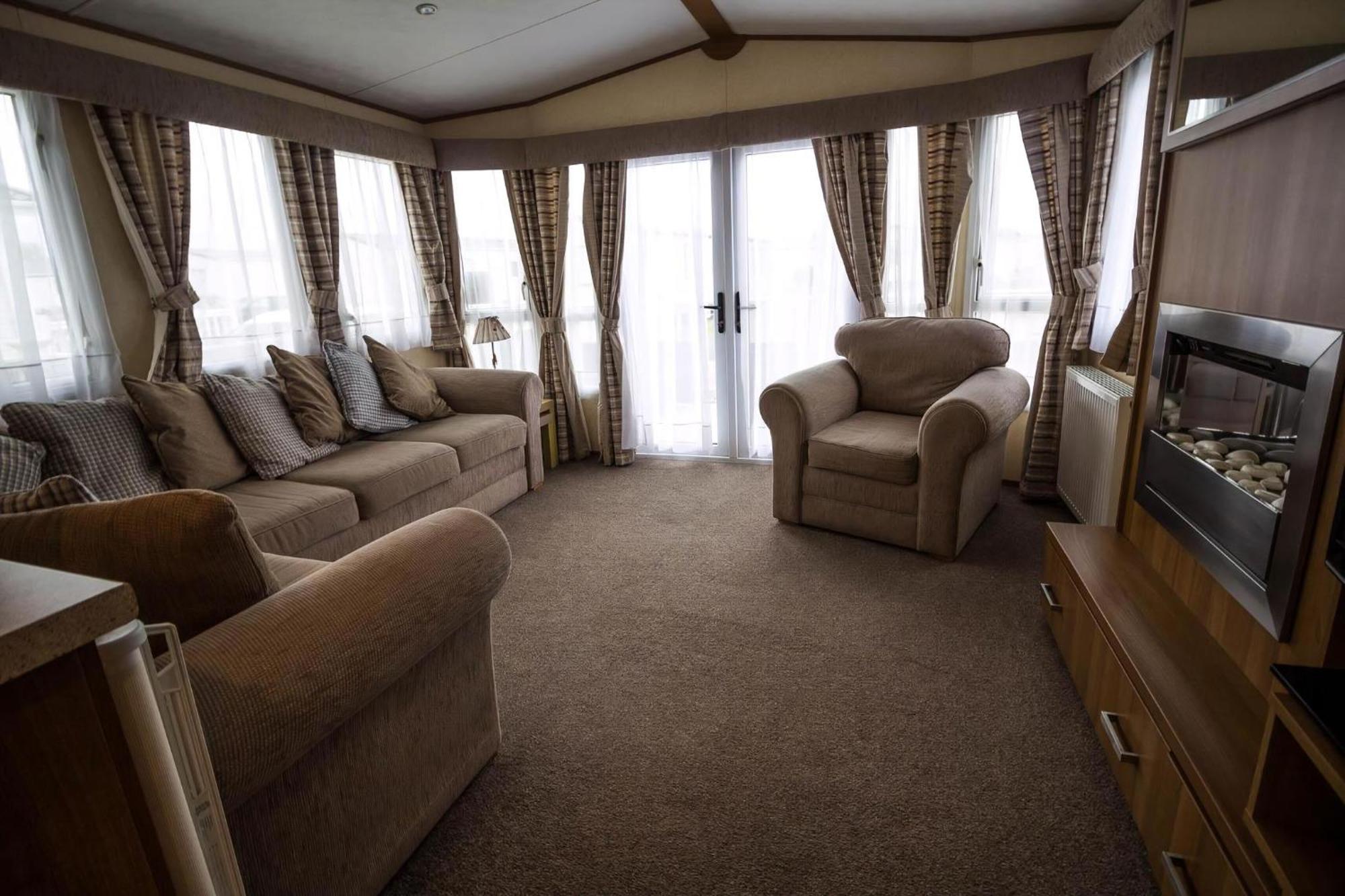 6 Berth Caravan With Decking At Manor Park In Hunstanton Ref 23017H Exterior photo