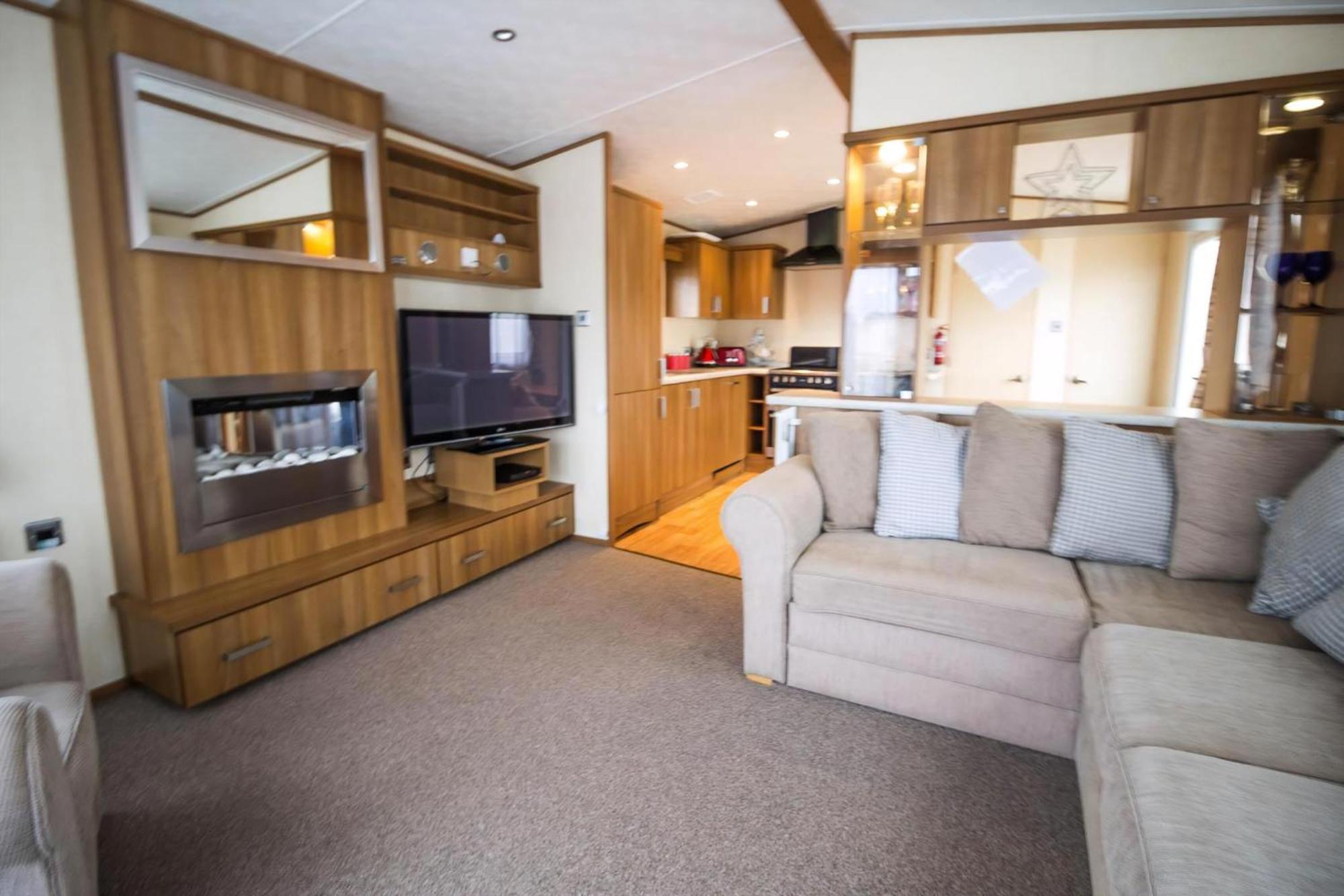 6 Berth Caravan With Decking At Manor Park In Hunstanton Ref 23017H Exterior photo