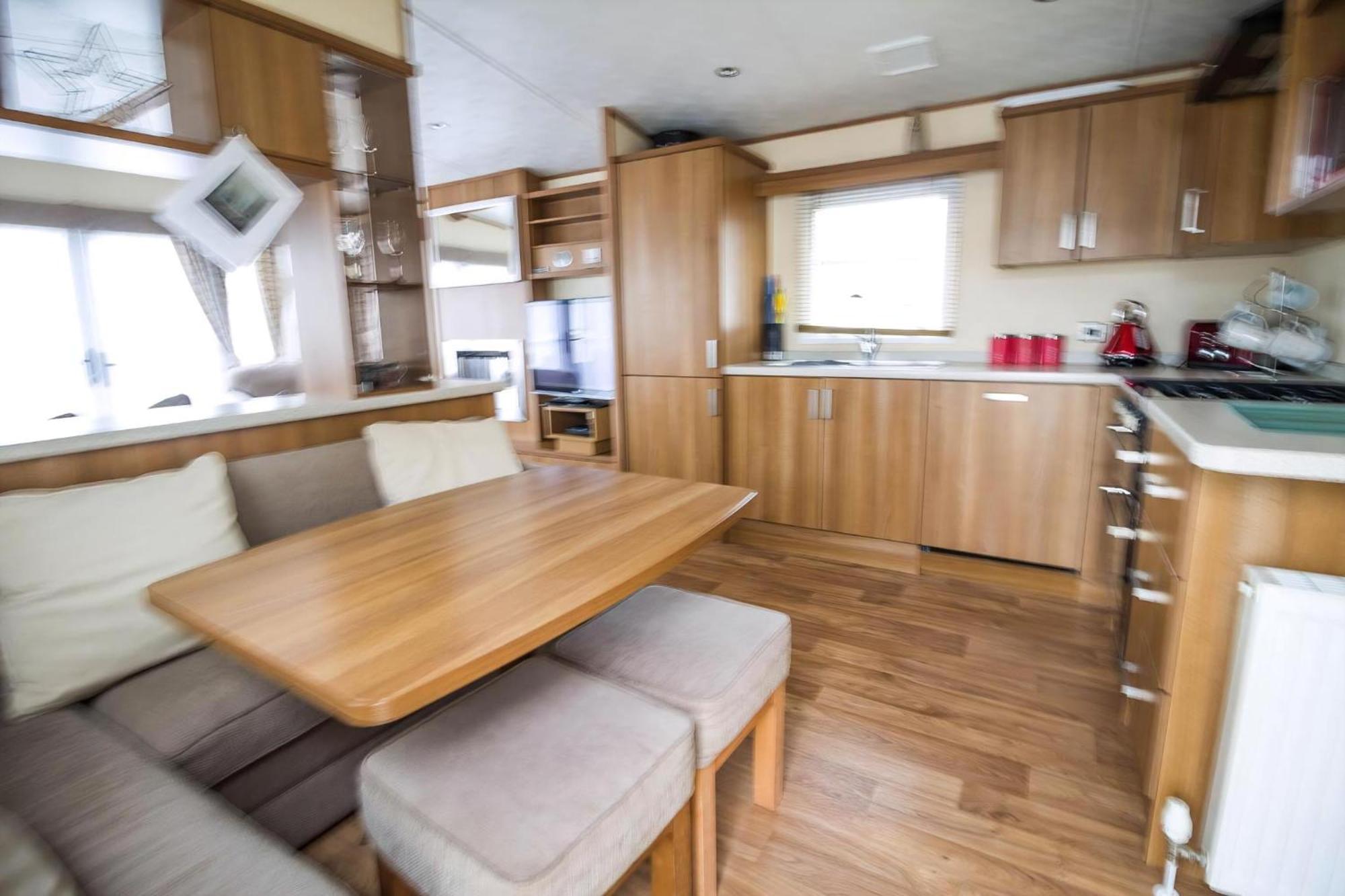 6 Berth Caravan With Decking At Manor Park In Hunstanton Ref 23017H Exterior photo