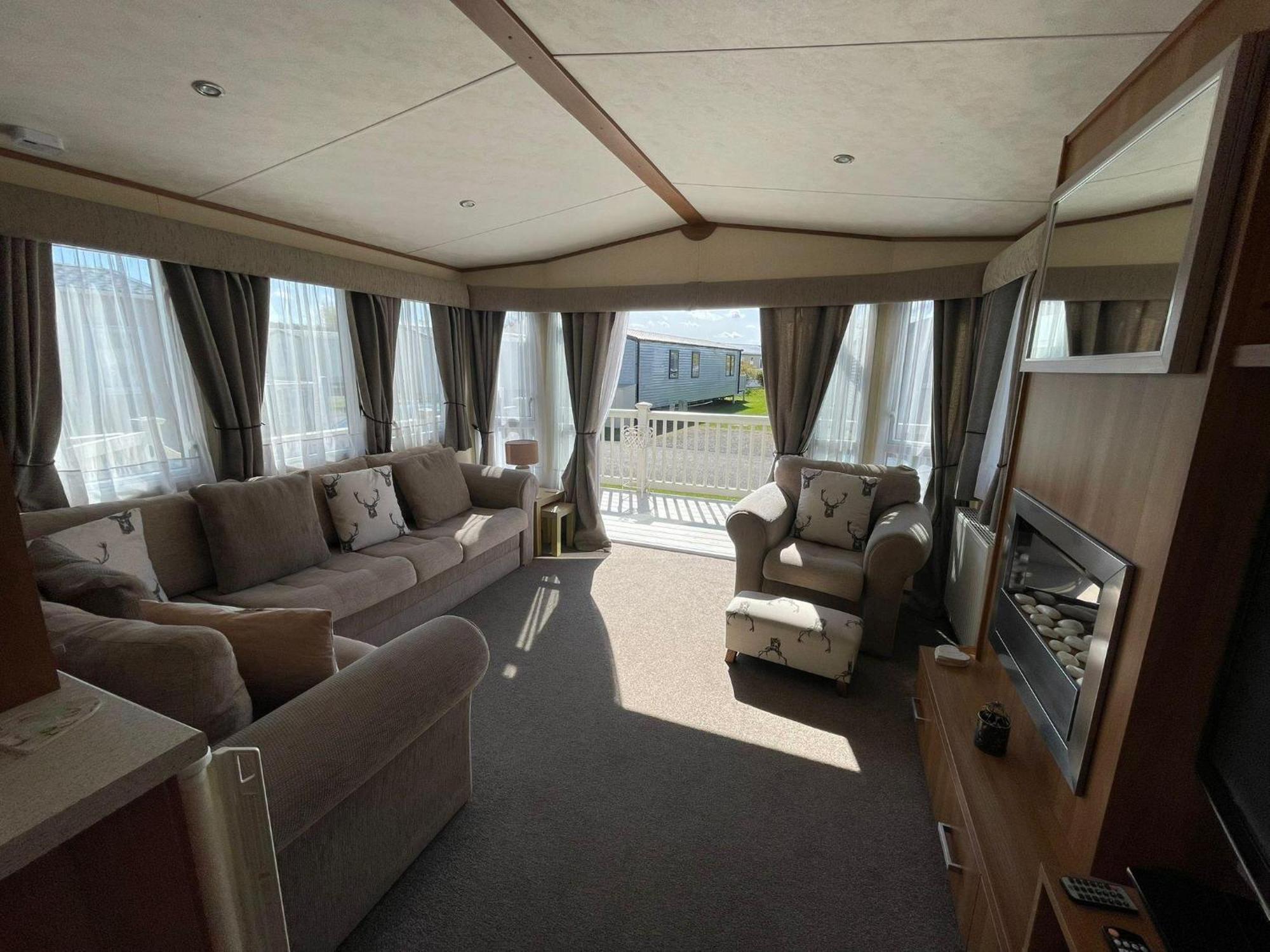 6 Berth Caravan With Decking At Manor Park In Hunstanton Ref 23017H Exterior photo