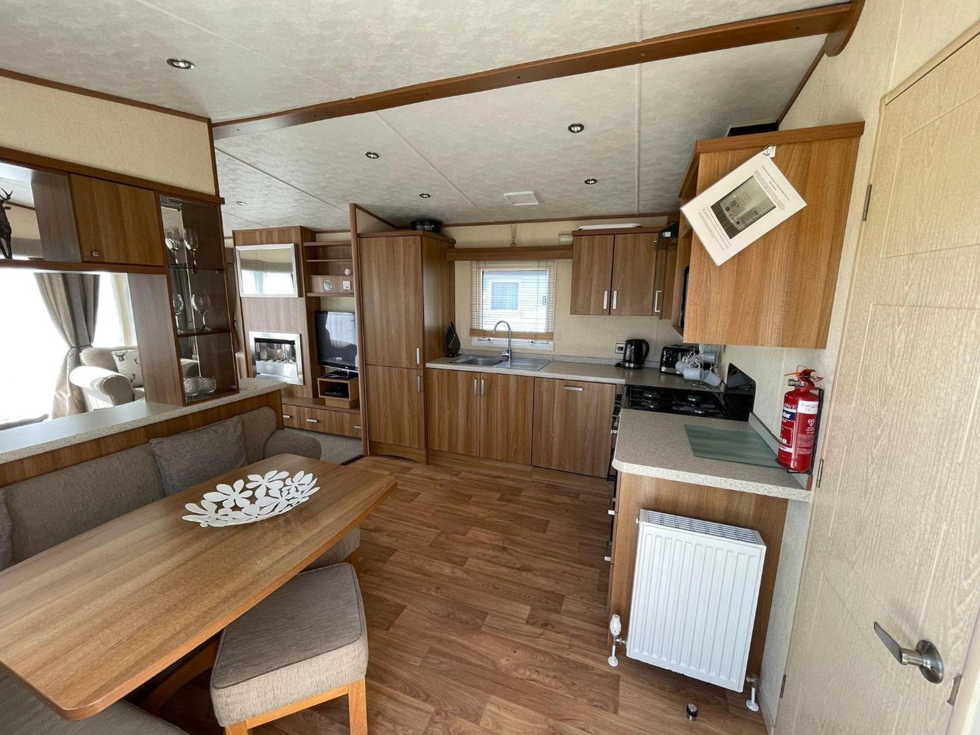 6 Berth Caravan With Decking At Manor Park In Hunstanton Ref 23017H Exterior photo
