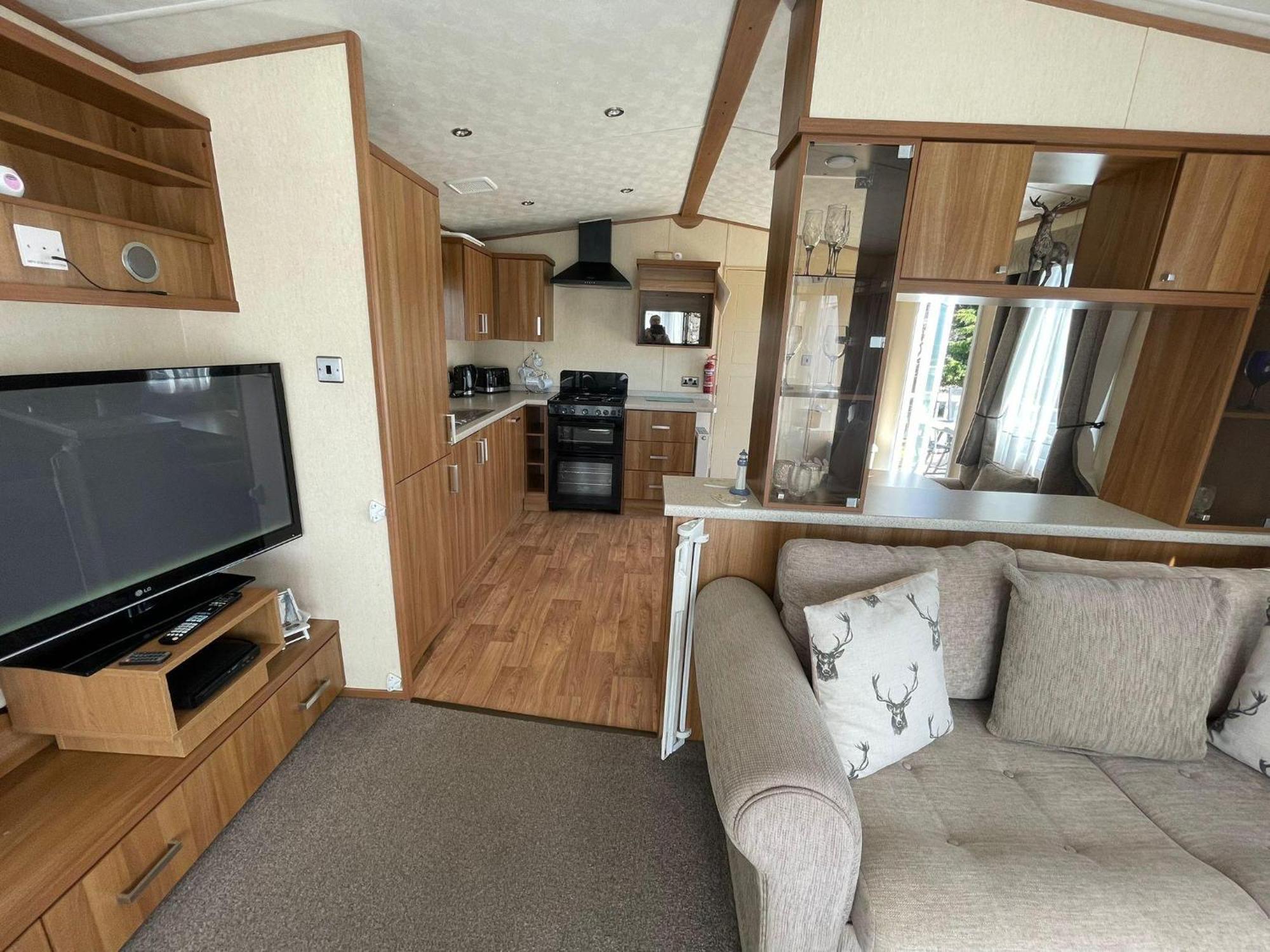 6 Berth Caravan With Decking At Manor Park In Hunstanton Ref 23017H Exterior photo
